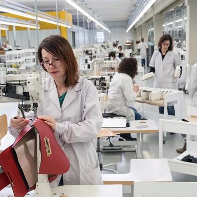 危機中的轉型與責任 LVMH轉產洗手液，巴黎抗疫下的奢侈品巨頭擔當